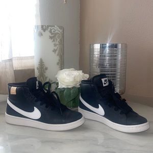 🖤Nike Court Royale 2 High Top Sneaker🖤🇺🇸 U.S. Women’s Size 6.5
